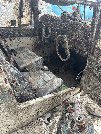 Aircraft before salvage.